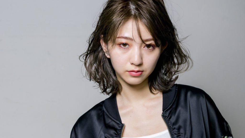 西宮にある、髪質改善美容室NINaの、アイロンを使ったヘアスタイルの写真